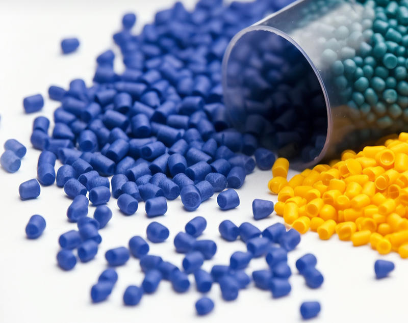 टीपीई सामग्री के लिए फिलर्स का चयन करते समय किन कारकों पर विचार किया जाना चाहिए?